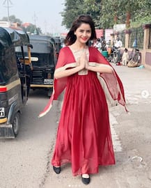 પોતાના જ સેક્સ વીડિયો મૂકીને જેલભેગી થયેલી હોટ એક્ટ્રેસ ગહેના કોણ છે  ? 28 વર્ષની ઉંમરે કેમ આવેલો હૃદયરોગનો ગંભીર હુમલો ?