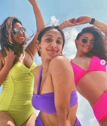 આલિયા ભટ્ટ સાથે વેકેશન માણી રહેલી ખાસ ફ્રેન્ડ આકાંક્ષા કોણ છે ? ઈન્સ્ટા પર બોલ્ડ તસવીરો જોઈ થઈ જશો દંગ