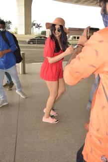 શૉર્ટ રેડ ડ્રેસમાં સ્ટાઈલિશ ચશ્મા પહેરીને એરપોર્ટ પર સ્પોટ થઈ એક્ટ્રેસ અદા શર્મા, જુઓ તસવીરો