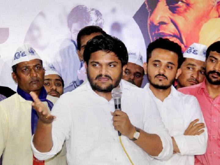 Surat: હાર્દિક કોર્ટમાં હાજર રહ્યો છતાં કેમ આરોપો ના ઘડી શકાયા ? જાણો હાર્દિક સામે શું છે કેસ ? Surat: Even though Hardik was present in the court, why the charges could not be framed? Know what is the case against Hardik? Surat: હાર્દિક કોર્ટમાં હાજર રહ્યો છતાં કેમ આરોપો ના ઘડી શકાયા ? જાણો હાર્દિક સામે શું છે કેસ ?