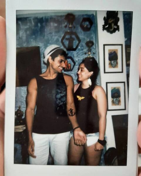 આમિરખાનની દીકરીએ વેલેન્ટાઇન પહેલા જ તેમના લવ અફેરની જાહેરાત કરી દીધી છે. ઇરા ફિટનેસ ટ્રેનર નૂપુર શિખર સાથે ઇશ્ક ફરમાવી રહી છે.