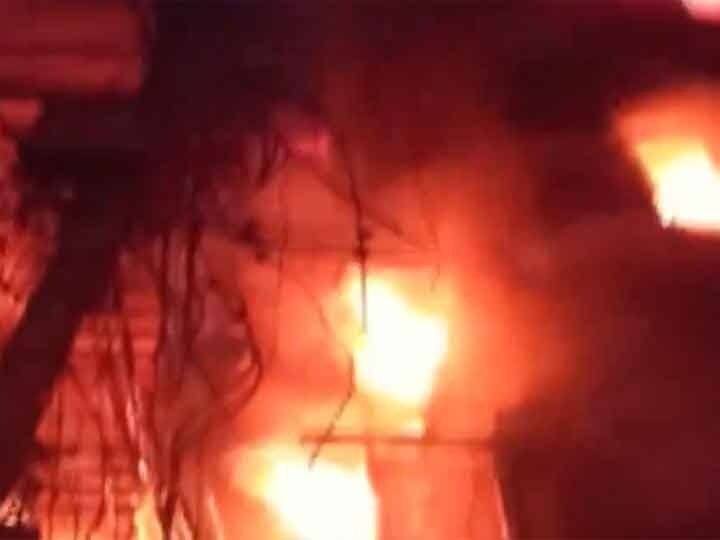 tamilnadu: Heavy fire breaks in virudhunagar તામિલનાડુના વિરુધુનગરમાં એક ફટાકડા ફેક્ટરીમાં લાગી ભીષણ આગ, 6 લોકોના મોત