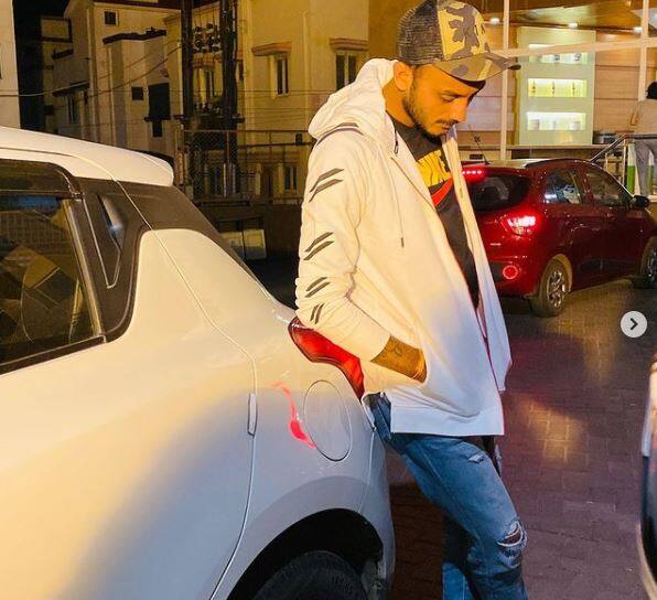 બીજી ટેસ્ટ માટે ભારતીય ટીમ આ પ્રમાણે છેઃ રોહિત શર્મા, શુભમન ગિલ, ચેતેશ્વર પુજારા, વિરાટ કોહલી, અજિંક્ય રહાણે, રિષભ પંત, અક્ષર પટેલ, રવિચંદ્રન અશ્વિન, કુલદીપ યાદવ, ઈશાંત શર્મા, મોહમ્મદ સિરાજ