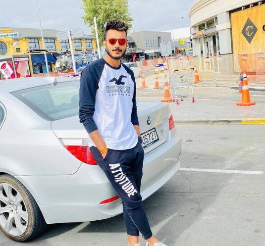 આ પહેલા તે ટી-20 અને વન ડેમાં ભારતીય ટીમનું પ્રતિનિધિત્વ કરી ચુક્યો છે. તે 38 વન ડેમાં 45 વિકેટ ખેરવી ચુયો છે. જ્યારે 11 ટી-20મનાં 9 વિકેટ લીધી છે. આઈપીએલની 97 મેચમાં તેણે 80 વિકેટ લીધી છે. 