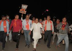 સુરતમાં ભાજપના ધારાસભ્ય હર્ષ સંઘવીનો માસ્ક વગર પ્રચાર, જુઓ વીડિયો