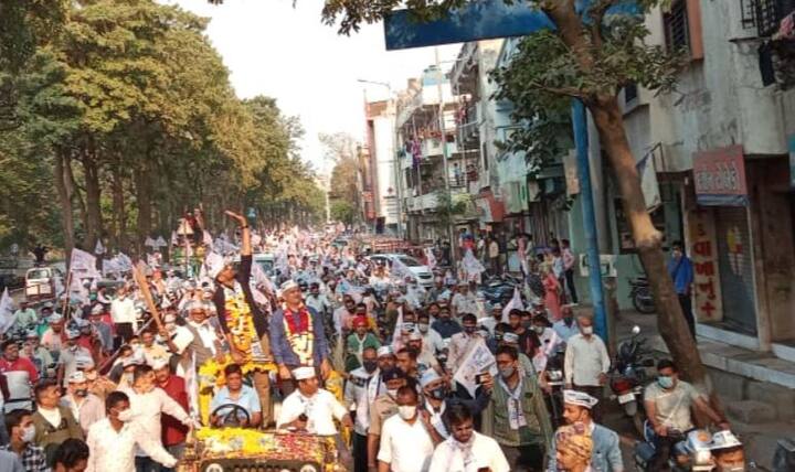 સરથાણાથી રેલીનો પ્રારંભ થયો હતો અને વરાછા મીની બજાર સરદાર પ્રતિમા રેલી પહોંચી ત્યારે સરદારની પ્રતિમાને ફૂલહાર કરી ગરબે રમ્યા હતા. નાયબ મુખ્ય મંત્રી મનીષ સીસોદીયા અને ગુજરાત આપના પ્રમુખ ગોપાલ ઈટાલીયાનું ઠેર-ઠેર લોકો દ્વારા સ્વાગત કરવામાં આવ્યું હતું.