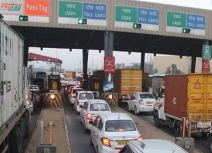 Fastag became mandatory, Fastag were installed in 25,000 vehicles in a single day ફાસ્ટટેગ ફરજીયાત બનતા દોડધામ, એક જ દિવસમાં 25,000 વાહનમાં લાગ્યા ફાસ્ટેગ