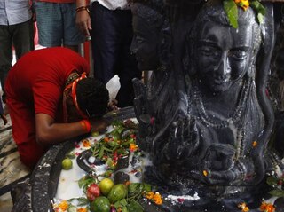 Shivling Puja: આજે છે મહાદેવને પ્રિય સોમવાર, ભોળાનાથના આ મંદિરમાં હિન્દુઓ સાથે મુસ્લિમો પણ કરે છે શિવલિંગની પૂજા