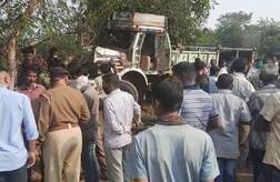 Tapi : ટ્રક અને બે બાઇક વચ્ચે સર્જાયો ગમખ્વાર અકસ્માત, બે યુવકોના ઘટનાસ્થળે જ મોત થતા અરેરાટી