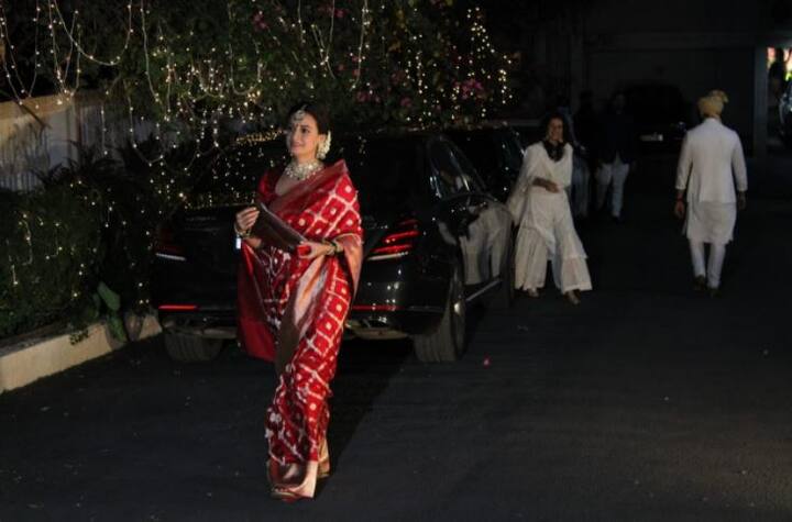 વૈભવ રેખીના પ્રથમ લગ્ન યોગા ઈંસ્ટ્રક્ટર સુનૈના રેખી સાથે થયા હતા અને આ લગ્ન બાદ તેમની એક દિકરી પણ છે, જે આ લગ્નમાં સામેલ થઈ હતી. ઉલ્લેખનીય છે કે દીયા મિર્જા વૈભવ રેખી સાથે ગત વર્ષ લાગુ કરવામાં આવેલા લોકડાઉનના સમયે તેના બાંદ્રા સ્થિત ઘરમાં લિવ ઈન રિલેશનશીપમાં રહેતી હતી.