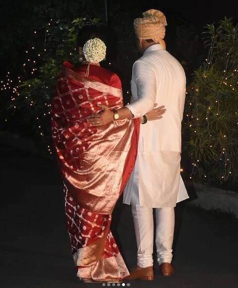 દિયાના લગ્નમાં ખૂબ જ ઓછા લોકો હાજર રહ્યાં હતા. મેરેજ સેરેમની બાદ તેઓ મીડિયા સમક્ષ રૂબરૂ થયા હતા અને ફેન્સ સાથે લગ્નની ખુશી શેર કરી હતી. દિયા મિર્ઝાએ 2014માં સાહિલ સાંગા સાથે લગ્ન કર્યાં હતા. બંને એક પ્રોડક્શન હાઉસ ચલાવતા હતા. 