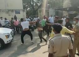 ગુજરાતની કઈ પાલિકામાં કોંગ્રેસના ઉમેદવારે ફોર્મ પાછા ખેંચી લેતા કાર્યકરોએ કરી છૂટાહાથની મારામારી? જાણો વિગત