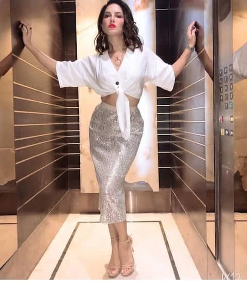 સની પોતાના દરેક લૂકમાં સુંદર દેખાય છે. સનીએ અત્યાર સુધી બૉલીવુડમાં કેટલીય હિટ ફિલ્મોમાં કામ કર્યુ છે.