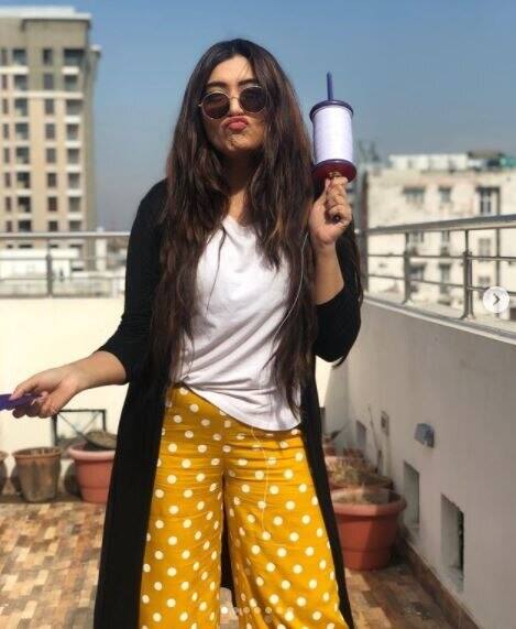 શિરીન મિર્ઝા અસલ જિંદગીમાં અકદમ હસમુખી છે, પોતાના પરિવારમાં પણ લાડલી છે, અને એક્ટ્રેસ પોતાનો મોટાભાગનો સમય પોતાના પરિવારના સભ્યો સાથે જ ગાળવાનુ પસંદ કરે છે.