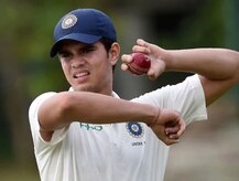 IPL 2021 Auction: હરાજીમાં સચિનના પુત્ર અર્જુન તેંડુલકર કેટલામાં વેચાયો ? કઈ ટીમે ખરીદ્યો ? જાણો
