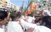 Vadodara : ભાજપ-કોંગ્રેસની રેલી સામસામે આવી જતાં કાર્યકરો વચ્ચે છૂટાહાથની મારામારી, જુઓ લાઇવ દ્રશ્યો