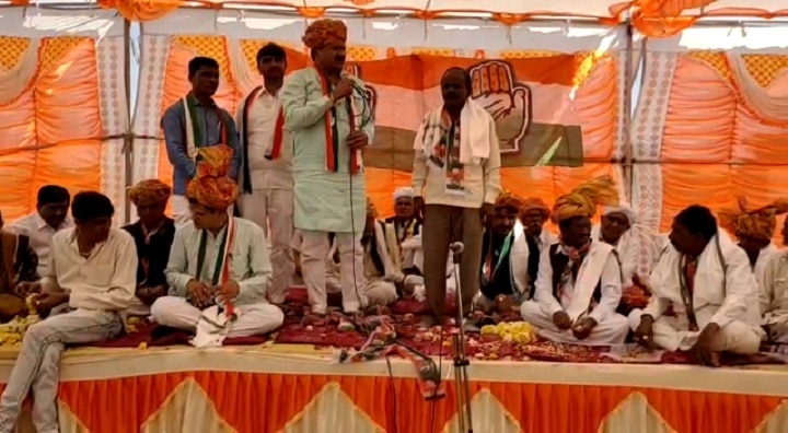 Gujarat Elections 2021 : Alpesh Thakor's supporters join congress in Patan Gujart Elections 2021 : ભાજપના કયા સ્ટાર પ્રચારકના ગઢમાં પડ્યું ગાબડું, કોણ જોડાયું કોંગ્રેસમાં?