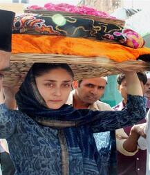 જ્યારે મુશ્કેલીમાં દુવા માંગવા સિતારા પહોંચ્યા અજમેર શરીફ, ભીડમાં પદયાત્રા કરી ચઢાવી ચાદર, જુઓ તસવીર