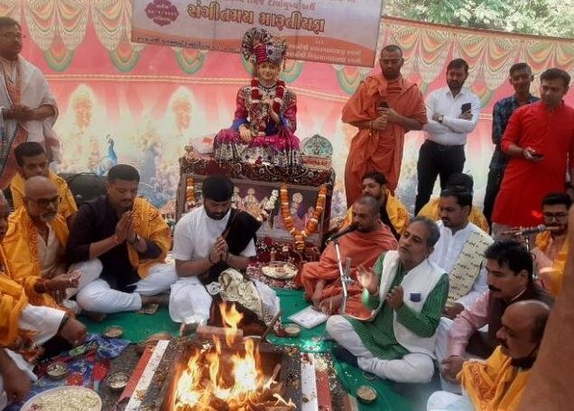 CM vijaybhai Rupani health Worship at Balaji Temple rajkot CM રૂપાણી જલ્દી સ્વસ્થ થાય માટે રાજકોટ બાલાજી મંદિરમાં મારૂતીયજ્ઞ, જીગ્નેશદાદા રહ્યા હાજર