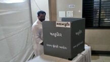 Gujarat Municipal Election 2021: સવારના પ્રથમ કલાકમાં કોણે કોણે કર્યુ મતદાન, જુઓ તસવીરો