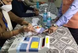 Gujarat Municipal Election 2021: 6 મહાનગરપાલિકાની ચૂંટણી માટે મતદાન શરું, કઈ કઈ જગ્યાએ ખોટકાયા EVM ? જાણો