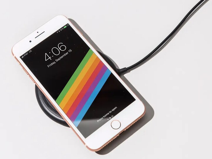 apple working on wireless charging for iphone  એપલે iPhoneની બેટરીને સ્ટ્રૉન્ગ બનાવવા આ ખાસ ટેકનોલૉજી પર શરૂ કર્યુ કામ, જાણો શું છે
