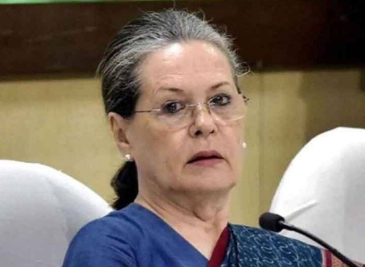 sonia gandhi writes letter to pm modi on increasing fuel prices પેટ્રોલ-ડીઝલની વધતી કિંમતોને લઈ કૉંગ્રેસન અધ્યક્ષ સોનિયા ગાંધીએ PM મોદીને લખ્યો પત્ર