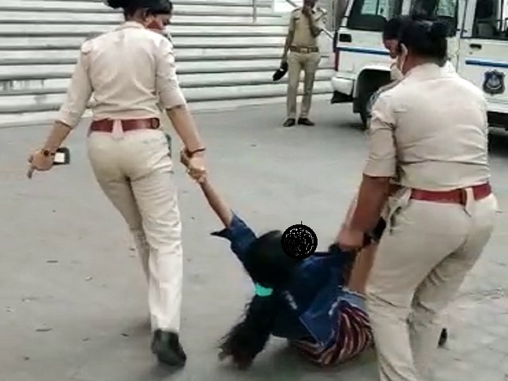 Surat : Police detain girl and her friend after misbehave with woman  Surat: ફેશન ડિઝાઇનર યુવતીએ એવું તો શું કર્યું કે પોલીસ ટીંગાટોળી કરીને લઈ ગઈ? શું છે આખી બબાલ?