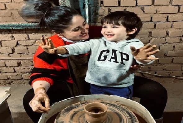 હવે સોશિયલ મીડિયા પર આ નામને લઇને ચર્ચા છે કે શું કરીના બીજા બાળકને નામ ફેઝ રાખશે કે નહીં. તૈમૂરનો જન્મ 2016માં થયો હતો.  તૈમૂર સોશિયલ મીડિયા સેંસેશન છે. તેમની તસવીર વીડિયો ખૂબ જ વાયરલ થાય છે.