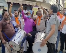 Gujarat Municipal Election Vote Counting LIVE:  Rajkotમાં ભાજપના કયા કાર્યકરે જીત બાદ ઢોલી પર ઉડાવ્યા રૂપિયા, Photos