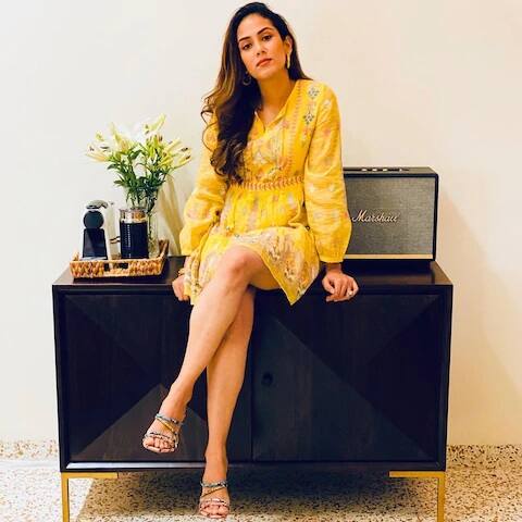 મીરાએ આ પહેલા પણ કેટલીય વાર Yellow કપડાંમાં દેખાઇ ચૂકી છે. 