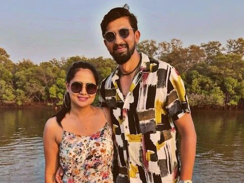 લાંબા સમય સુધી ડેટિંગ કર્યા બાદ ઇશાન્ત અને પ્રતિમાએ 2016ના અંતમાં લગ્ન કરી લીધા, પ્રતિમાંને ભલે ક્રિકેટ વધારે પસંદ નથી, પરંતુ હંમેશા તે ઇશાન્તનો હોંસલો વધારવા માટે સ્ટેડિયમમાં પહોંચી જાય છે.