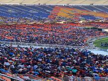 કોરોના કાળમાં ક્રિકેટના મેદાન પર આટલી મોટી સંખ્યામાં જોવા મળ્યા પ્રશંસકો, જુઓ વિશ્વના સૌથી મોટા Narendra Modi Stadium ની તસવીરો