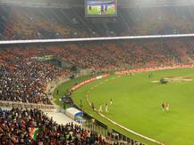 કોરોના કાળમાં ક્રિકેટના મેદાન પર આટલી મોટી સંખ્યામાં જોવા મળ્યા પ્રશંસકો, જુઓ વિશ્વના સૌથી મોટા Narendra Modi Stadium ની તસવીરો