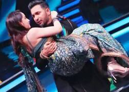 'ભીગી ભીગી રાતો મે' ગીત પર Nora Fatehi એ કર્યો રોમેન્ટિક ડાન્સ, સ્ટેજ પર લગાવી આગ