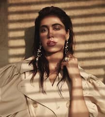 સેન્સુઅસ અંદાજમાં ચિત્રાગંદા સિંહે કરાવ્યુ મેગેઝિન માટે હૉટ ફોટોશૂટ, તસવીરો વાયરલ