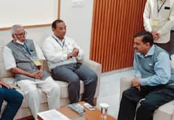 Surat: કેજરીવાલ AAP નેતા મનોજ સોરઠિયાના ઘરે શું જમ્યા ? ક્યાં ફરસાણ ને કઈ મીઠાઈ ખાધી ?