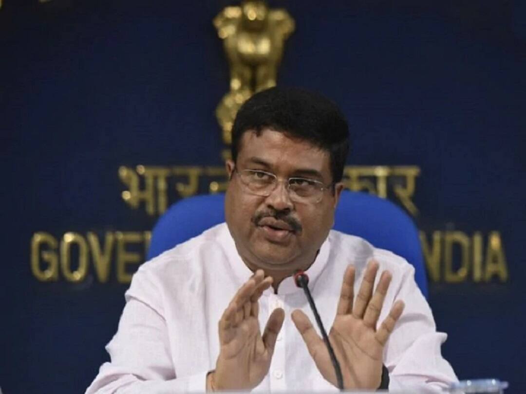 petroleum minister dharmendra pradhans absurd statement said lpg prices increased due to cold પેટ્રોલિયમ મંત્રી ધર્મેનદ્ર પ્રધાનનું વિચિત્ર નિવેનદ, કહ્યું- ઠંડીને કારણે LPG સિલિન્ડરની કિંમત વધી