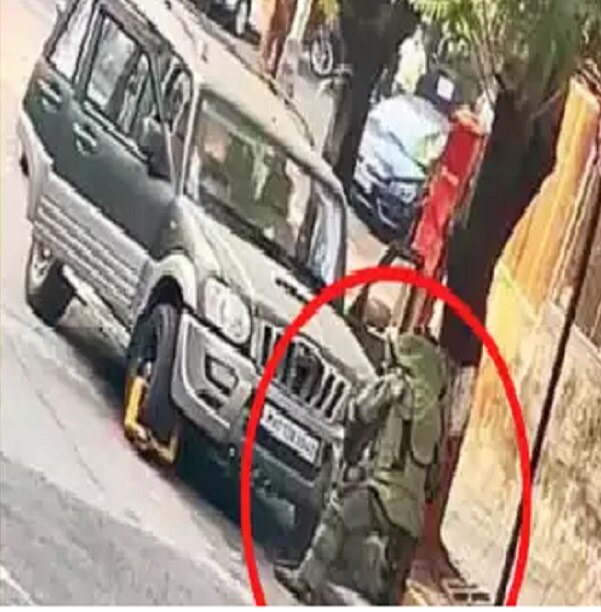 Ambani house suspect who parked car seen in cctv footage મુકેશ અંબાણીના ઘર એન્ટીલિયા બહાર કોણે છોડી હતી કાર? મળ્યો પહેલો મહત્વપૂર્ણ  પુરાવો