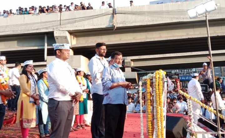 CM Kejriwal addressed the Public meeting in Surat Surat: CM કેજરીવાલે સભા સંબોધતા કહ્યું, - અમને પાંચ વર્ષ આપો, BJPના 25 વર્ષ ભૂલી જશો
