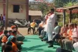 Surat : 'પોલીસ સ્ટેશનમાં 200-500 રૂપિયાના તોડ પાડી પોતાનું ઘર ચલાવવું પડતું હતું એ દિવસ ભૂલી ગયા?', ગણપત વસાવાનો વીડિયો વાયરલ