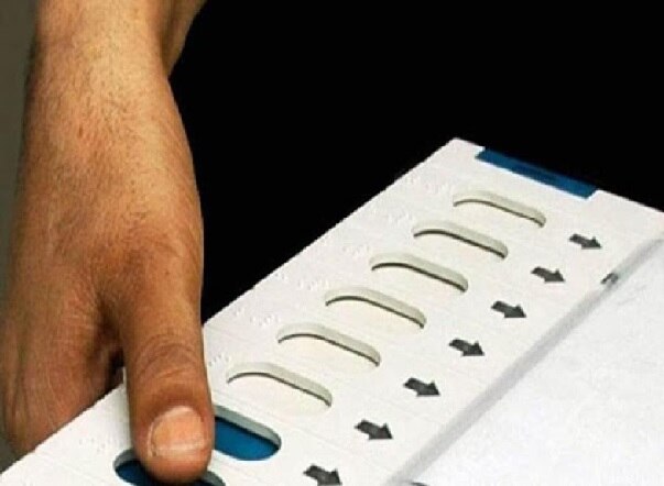 Gujarat, Panchayat, Election 2021, stop voting in modasa in aword number 8,  votters complain not to press 7 and 8 number button Gujarat Panchayat Election 2021: મોડાસાના વોર્ડ-8 માં ઉમેદવારોએ મતદાન અટકાવ્યું, કારણ શું છે જાણો