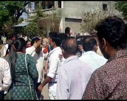 Tapi: ભાજપ-અપક્ષ ઉમેદવારના સમથર્કો વચ્ચે થઈ બબાલ, પોલીસે વચ્ચે પડી મામલો થાળે પાડવો પડ્યો