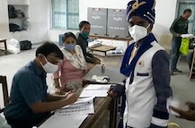 Gujarat Panchayat Election 2021: Patan માં વરરજાએ ફેરા ફરતાં પહેલા કર્યુ મતદાન, જુઓ તસવીરો