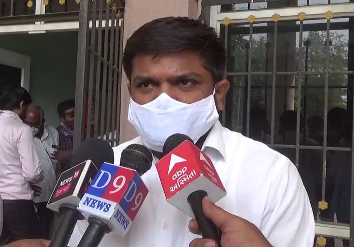 Hardik Patel ignore answer to he join AAP or not in Surat હાર્દિક પટેલ આમ આદમી પાર્ટીમાં જોડાઇ જશે? જાણો હાર્દિક પટેલે પોતે શું આપ્યો જવાબ?