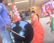 Gujarat Panchayat Election 2021 Results: જીતનો જશ્નઃ કમલમમાં ભાજપની મહિલા કાર્યકર્તાઓ ગરબે ઘૂમી, જુઓ તસવીરો