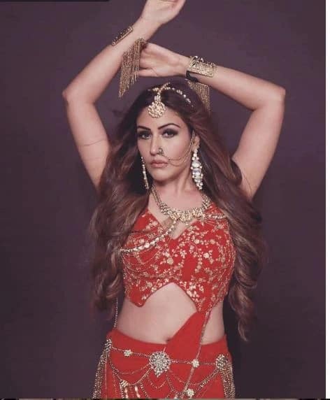 કૃષ્ણા મુખર્જીનો આ નાગિન લૂક એકવાર ફરીથી સુરભિ ચંદાનાના નાગિન લૂકની યાદ તાજા કરાવી રહી છે.