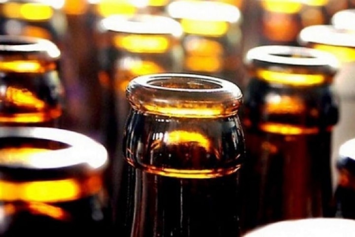 foreign liquor worth Rs 30 crore and deshi liquor worth Rs 3 crore 67 lakh were seized in gujarat in last two years ગાંધીના ગુજરાતમાં દારૂબંધીના કાયદાના ધજાગરા ઉડાવતા ચોંકાનારા આંકડા આવ્યા સામે, જાણો વિગતે