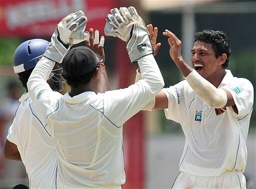 વર્ષ 2010માં ઇન્ટરનેશનલ ક્રિકેટમાં ડેબ્યૂ કરનારો સૂરજ રણદીવ ઓસ્ટ્રેલિયામાં બસ ડ્રાઇવિંગ ઉપરાંત લૉકલ ક્લબ માટે ક્રિકેટ પણ રમે છે. રણદીવે ભારત સામે જ કારકિર્દી શરૂ કરી હતી.