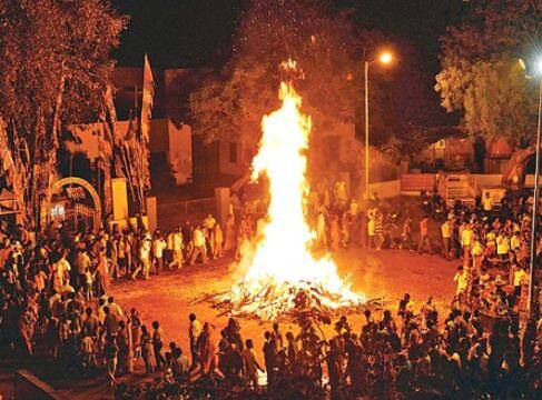 Holi 2021: જાણો ક્યારથી શરૂ થશે હોળાષ્ટક ? ન કરવા જોઈએ આ કામ Holashtak 2021: Know when will holashtak to start holi 2021 Holi 2021: જાણો ક્યારથી શરૂ થશે હોળાષ્ટક ? ન કરવા જોઈએ આ કામ